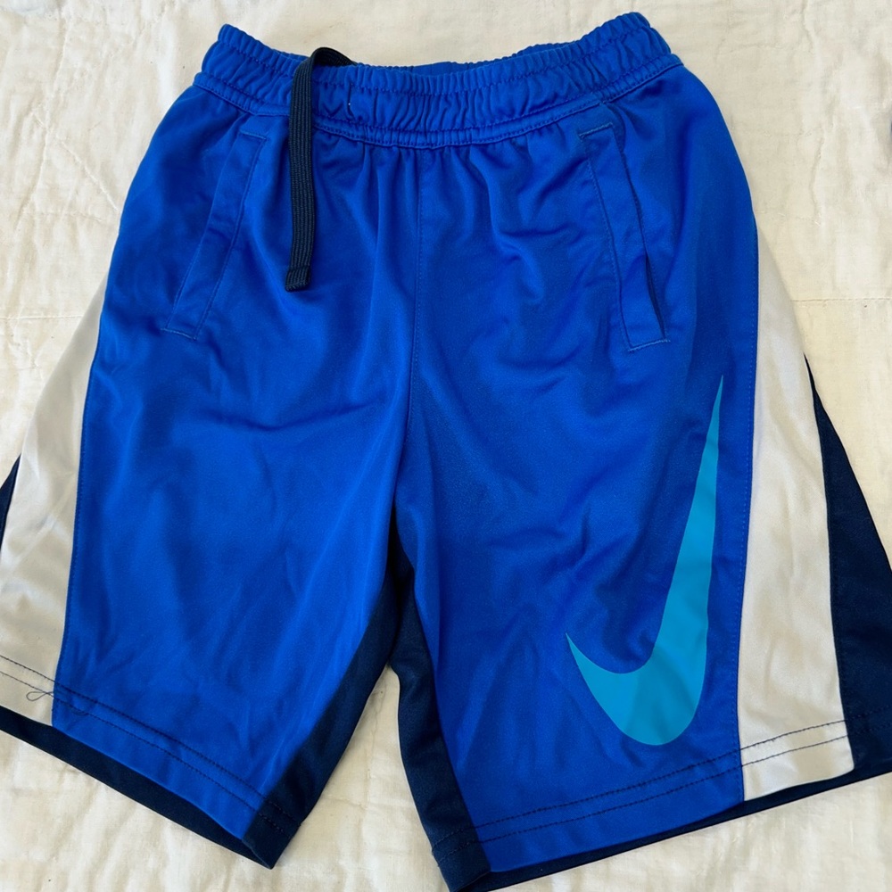 YOUTH Nike Dri-fit shorts - Size 7